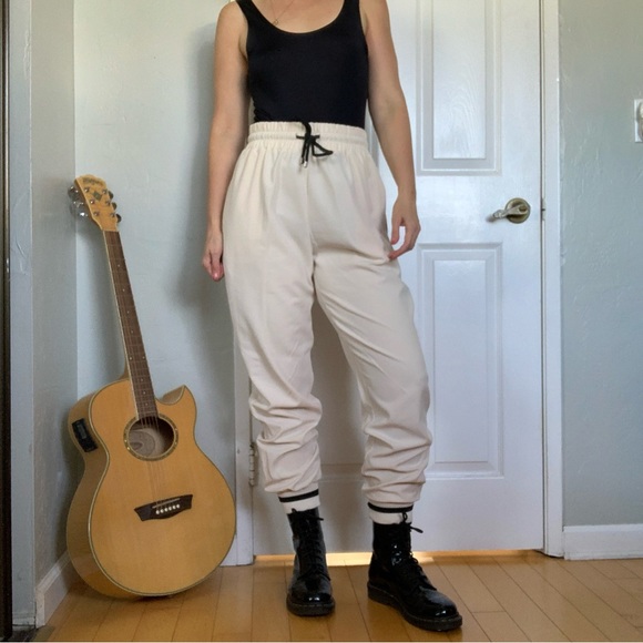 3/$20 Zara cream joggers, size M - Picture 3 of 8